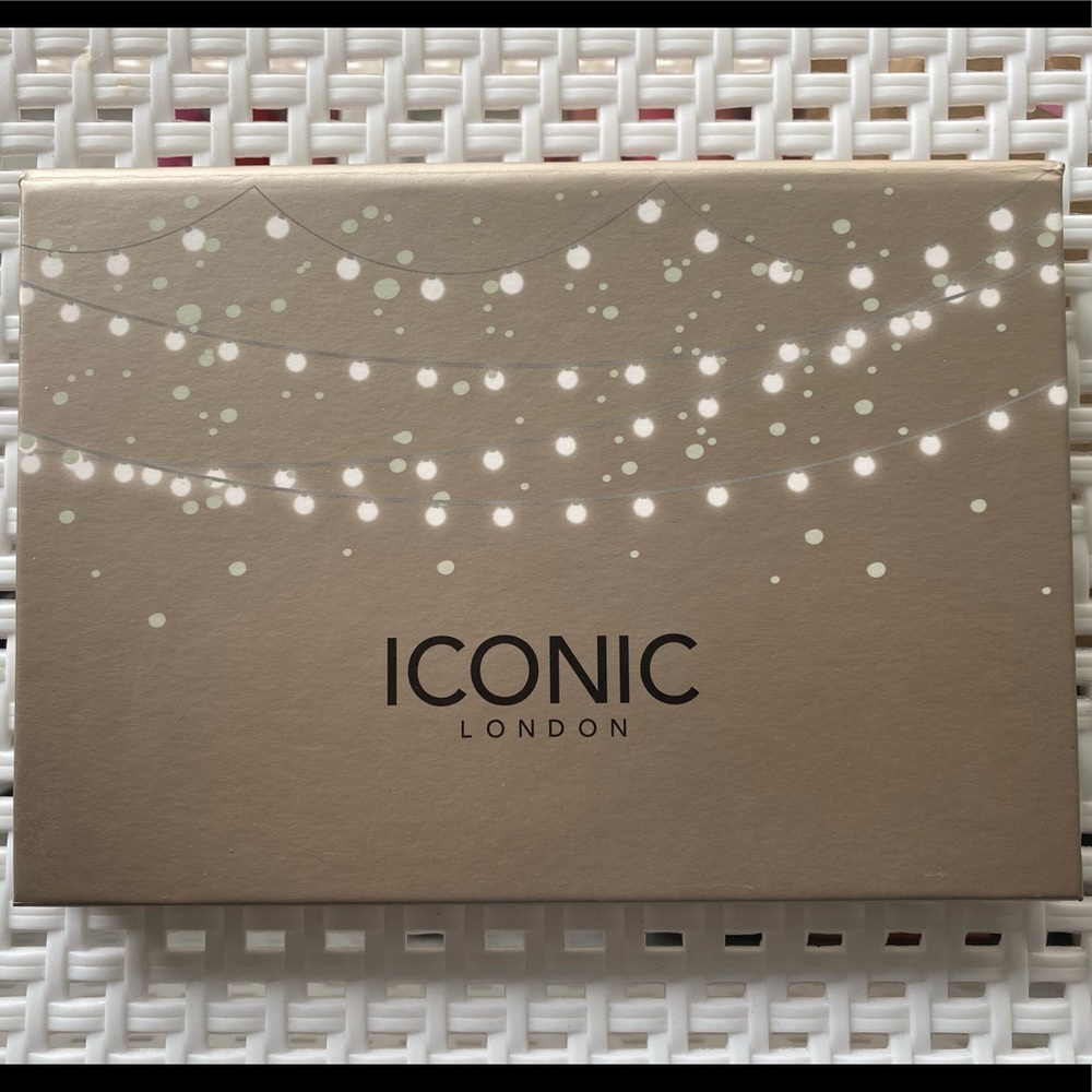 Iconic eyeshadow palette